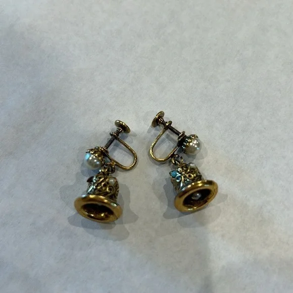 Vintage 1950s dangle bell screw on earrings and matching pin gold / jewel - Picture 3 of 12